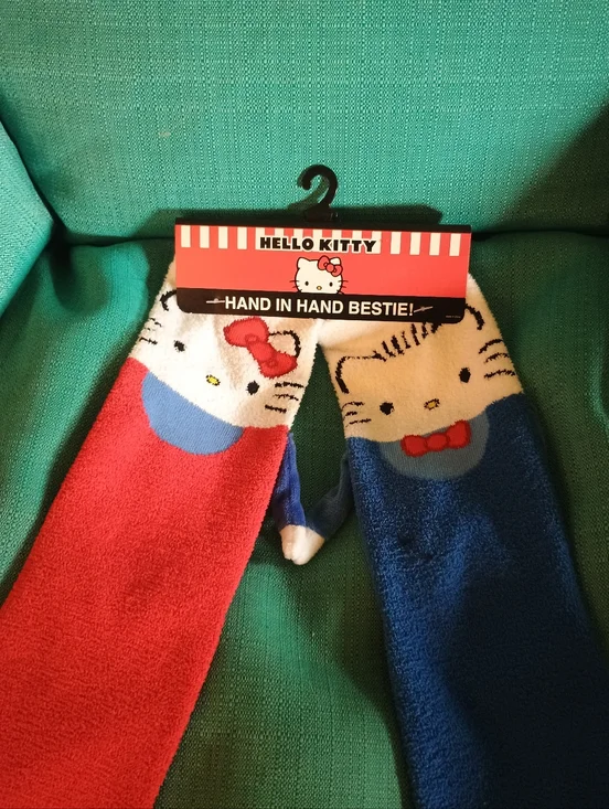 NEW Hello Kitty Socks - Picture 1 of 4